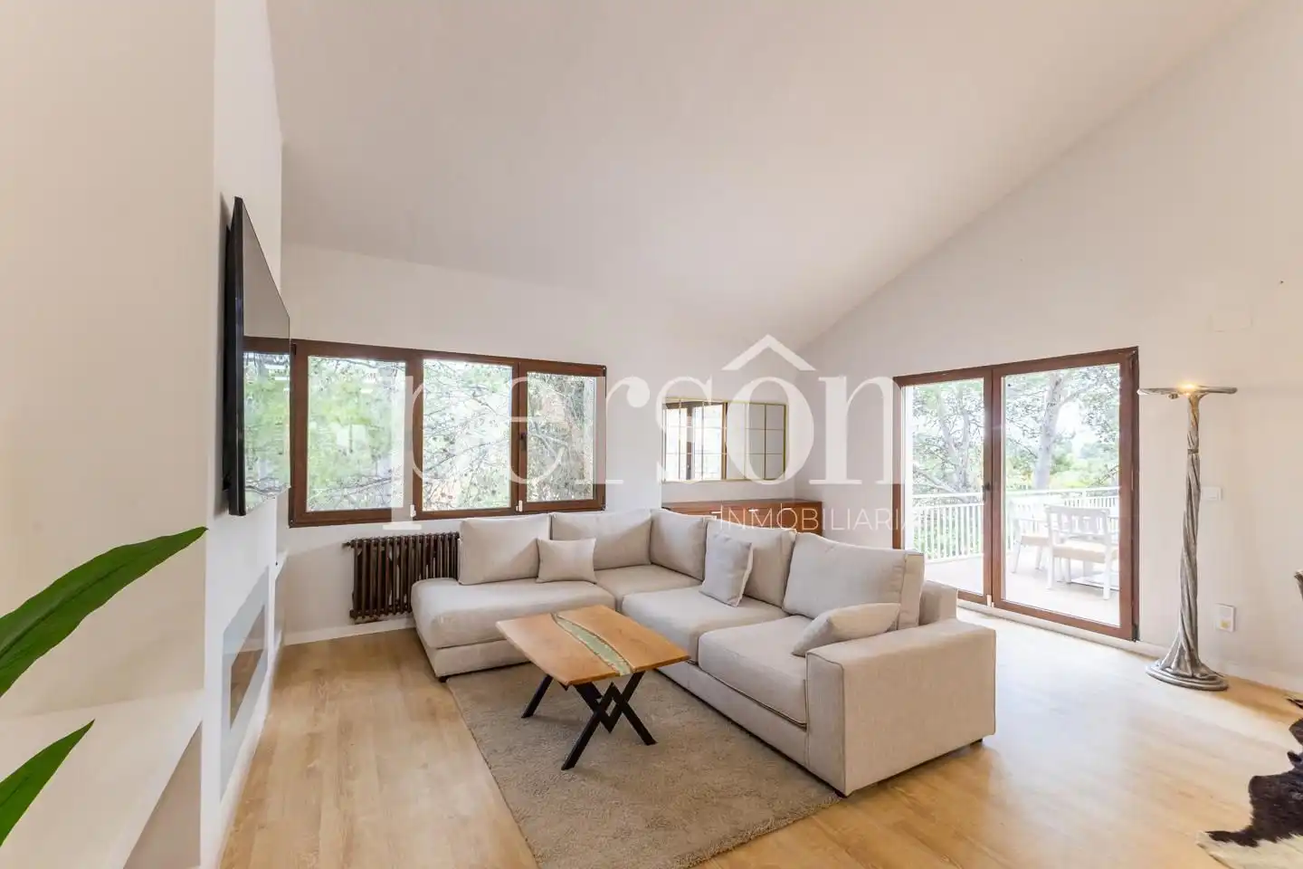 Living room of Houses for rent in Chiva  with Air Conditioner, Private garden and Terrace