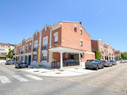 Exterior view of Single-family semi-detached for sale in Arroyo de la Encomienda  with Heating and Terrace
