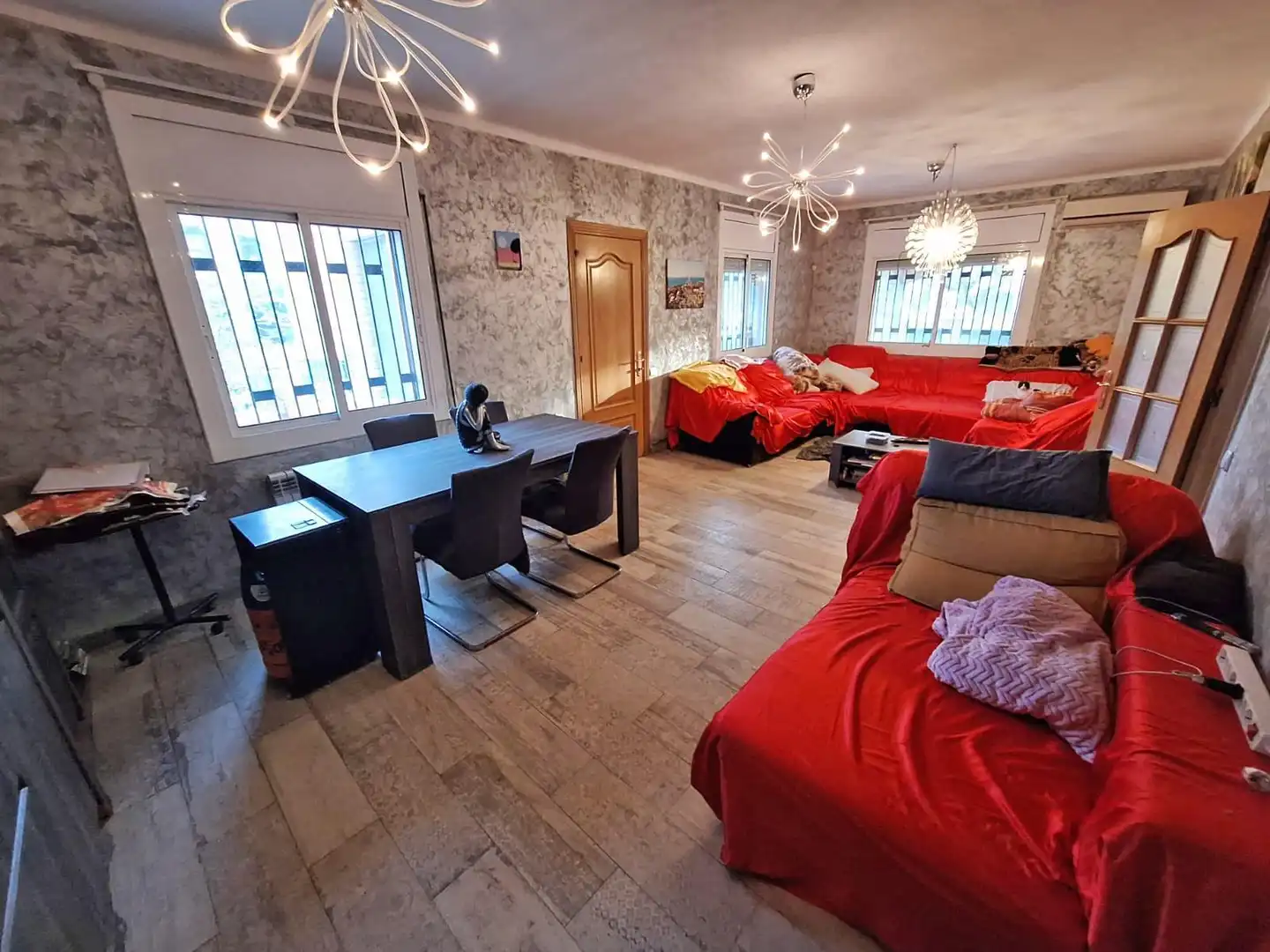 Living room of Houses for sale in Santa Perpètua de Mogoda  with Air Conditioner, Private garden and Terrace