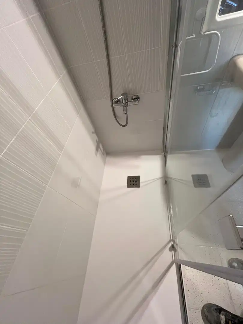 Bathroom of Flat for rent in Cornellà de Llobregat  with Air Conditioner, Heating and Balcony