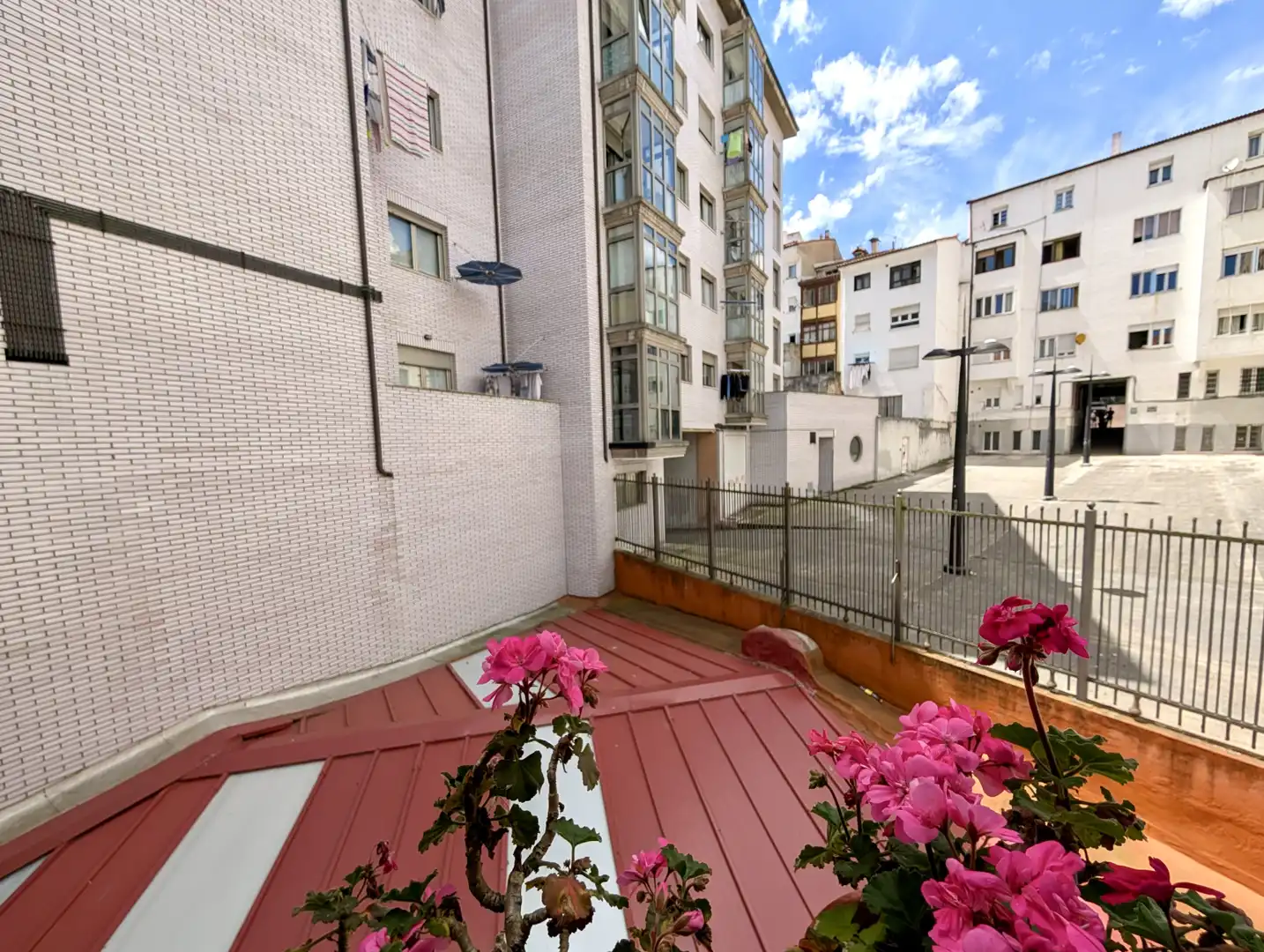 Terrassa de Pis en venda en Oviedo  amb Calefacció, Parquet i Traster