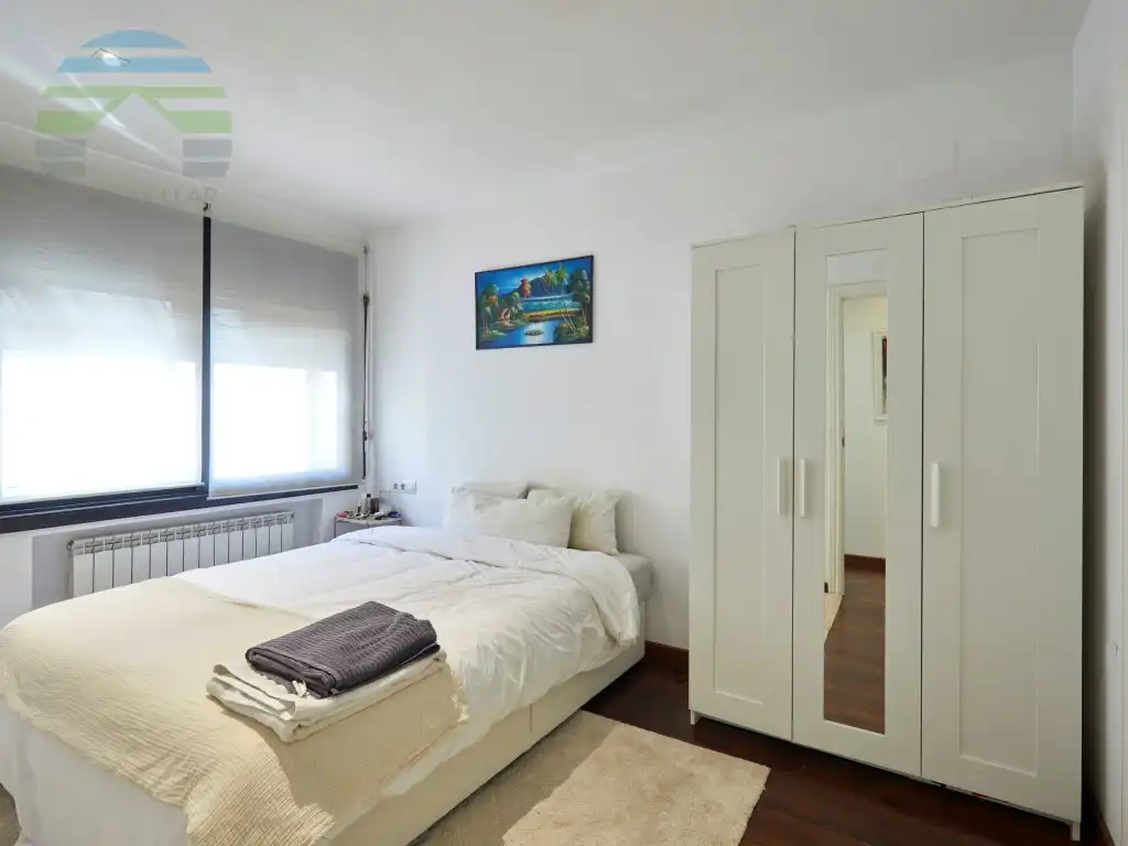 Schlafzimmer von Wohnung zum Verkauf in Barcelona mit Klimaanlage und Heizung