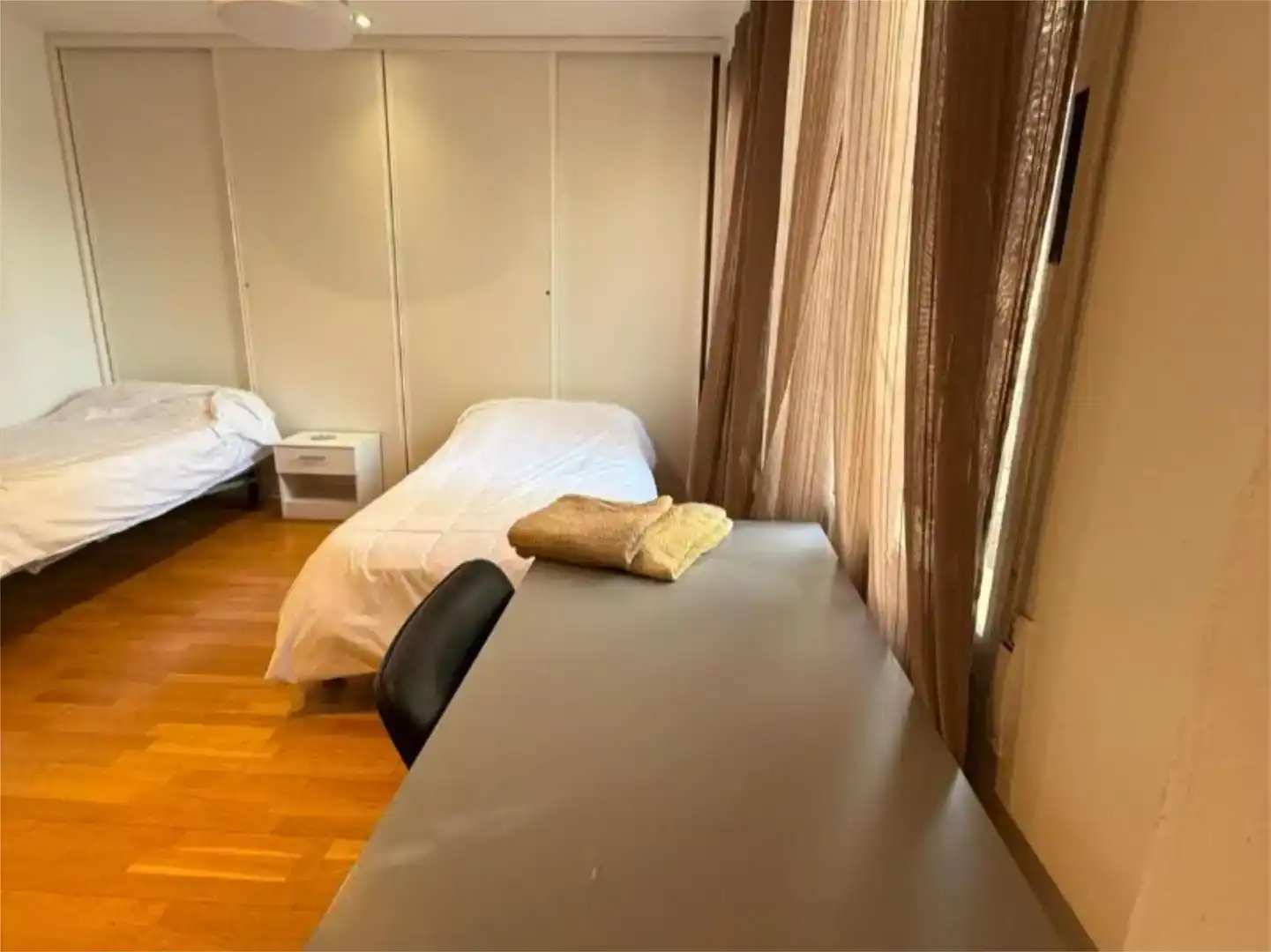 Schlafzimmer von Wohnung zur Miete in  Zaragoza Capital mit Klimaanlage und Balkon