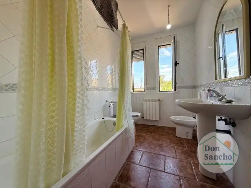 Baño de Casa o chalet en venta en Cabezón de Valderaduey con Calefacción