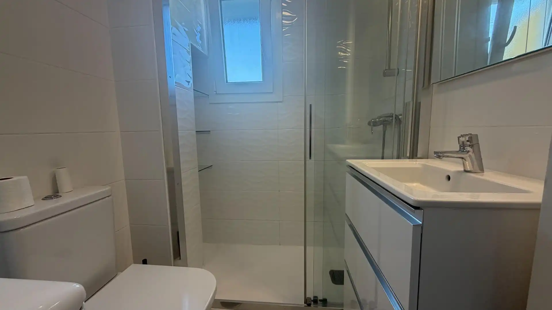 Badezimmer von Wohnung zur Miete in Madrid mit Klimaanlage, Heizung und Möbliert