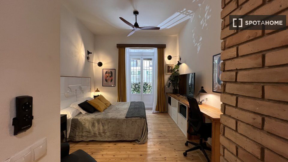 Piso de alquiler en Cortes - Huertas