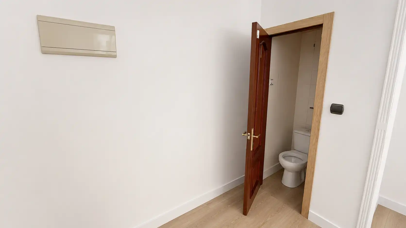 Bathroom of Commercial properties for rent in Málaga  with Air Conditioner, Heating and Parquet flooring