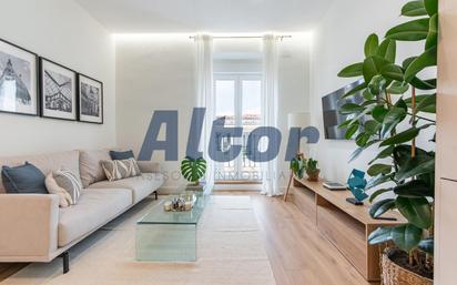 Living room of Flat for sale in  Madrid Capital  with Air Conditioner and Heating