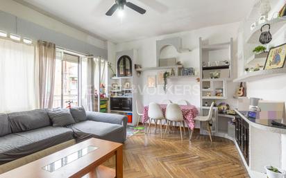 Sala d'estar de Apartament en venda en  Madrid Capital amb Terrassa