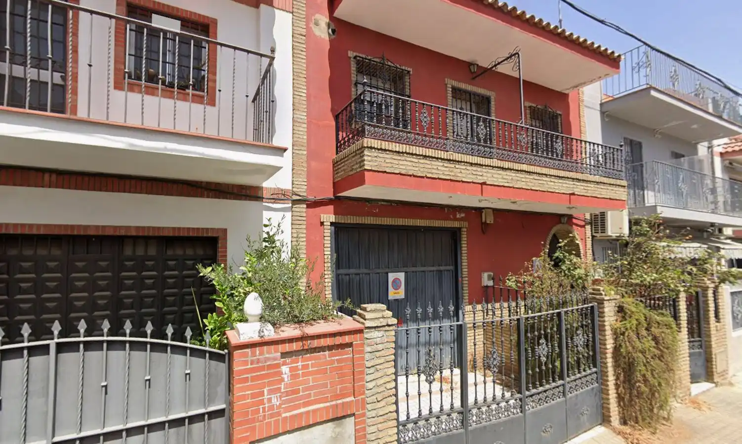 Exterior view of Houses for sale in Sevilla