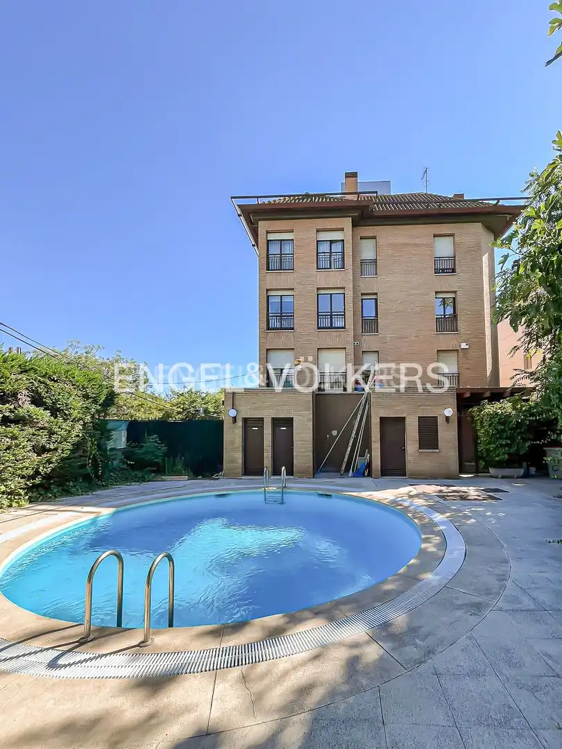 Vista exterior de Estudi de lloguer en Madrid amb Aire condicionat, Calefacció i Jardí privat
