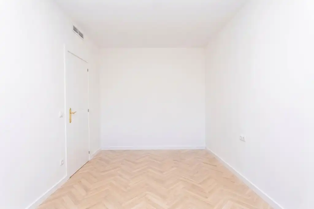 Dormitori de Apartament en venda en Barcelona amb Aire condicionat, Parquet i Balcó