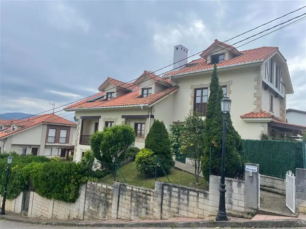 Exterior view of Flat for sale in San Vicente de la Barquera  with Heating, Parquet flooring and Furnished