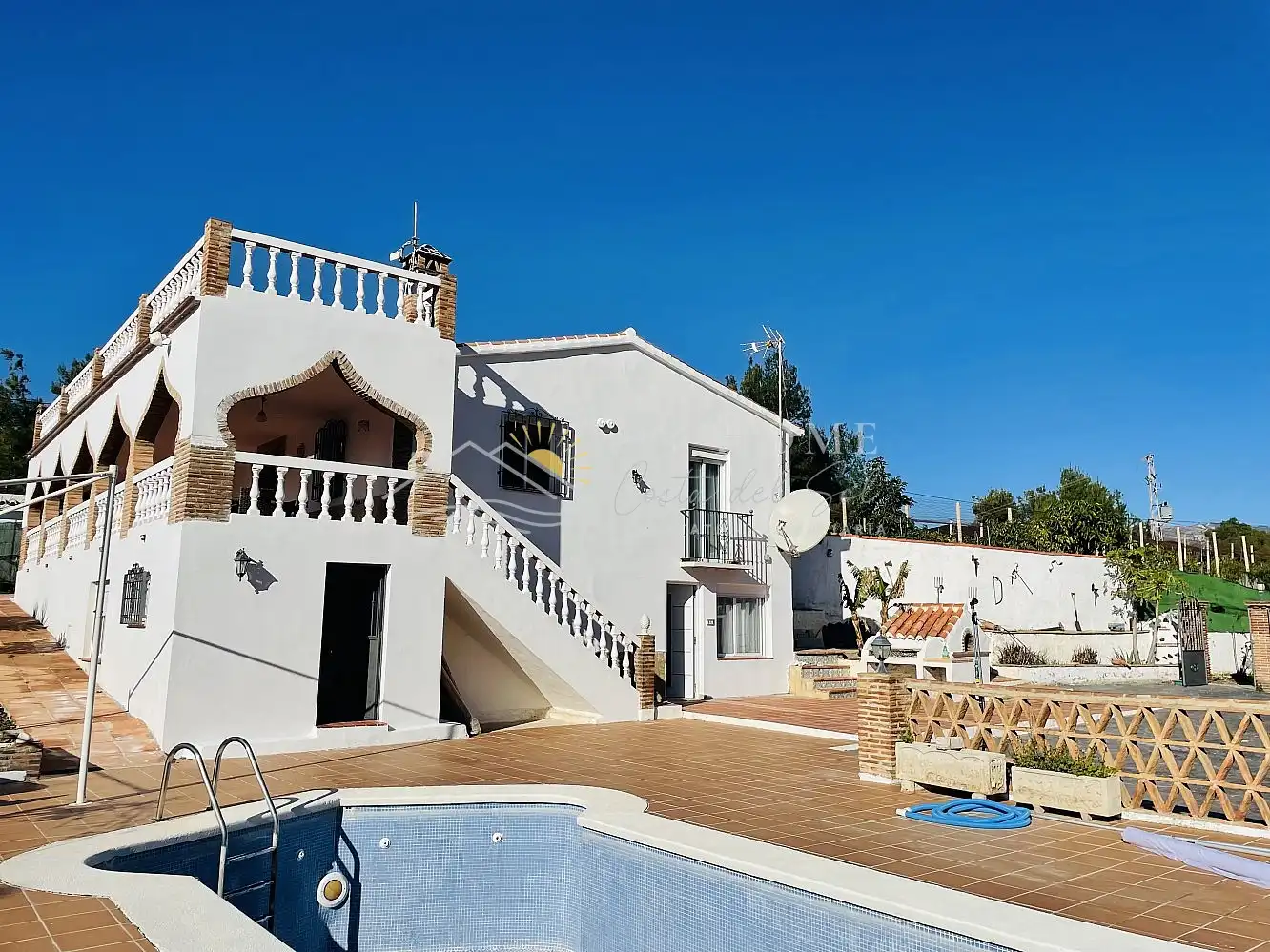 Vista exterior de Apartamento de alquiler en Nerja con Terraza y Piscina