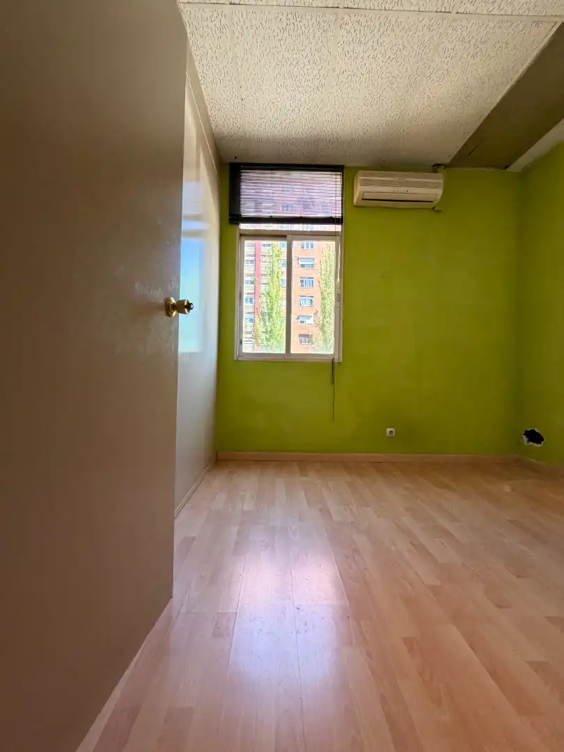 Schlafzimmer von Geschaftsraum zur Miete in Madrid mit Klimaanlage und Heizung