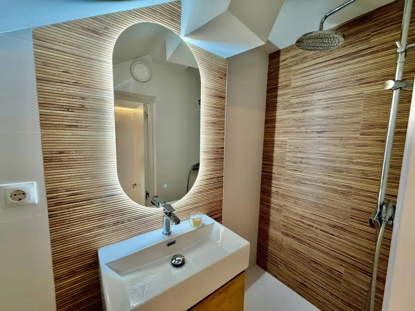 Bathroom of Flat for rent in Madrid  with Heating, Furnished and Washing machine
