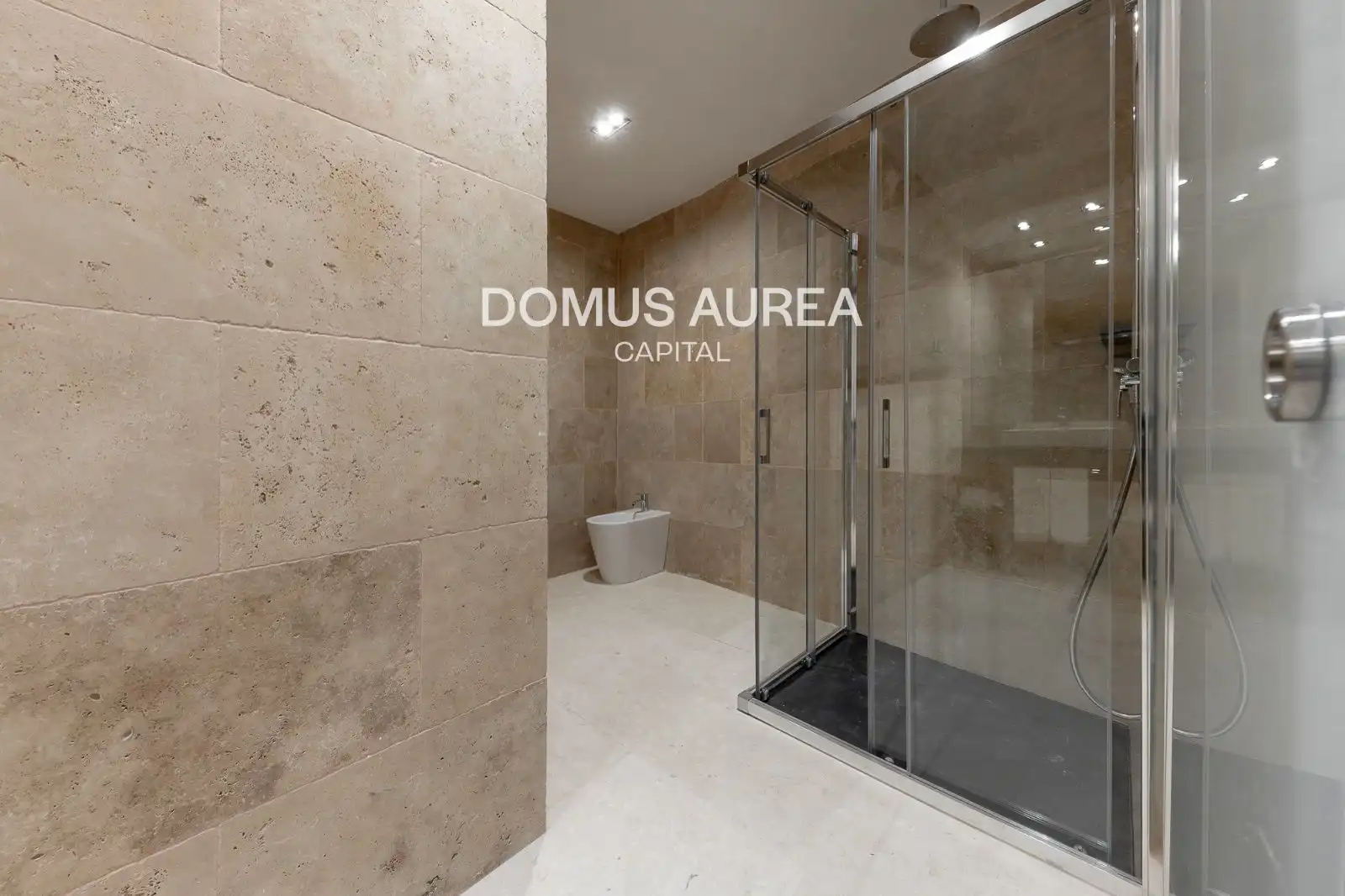 Baño de Ático de alquiler en Madrid con Aire acondicionado, Calefacción y Terraza