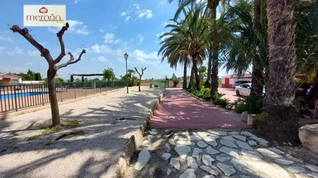 Vista exterior de Casa o xalet en venda en Elche / Elx amb Aire condicionat, Jardí privat i Terrassa