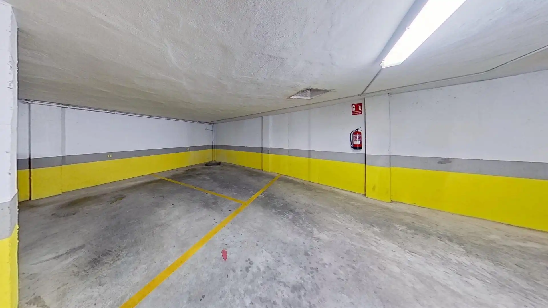 Aparcament de Pis en venda en Motril amb Aire condicionat i Traster