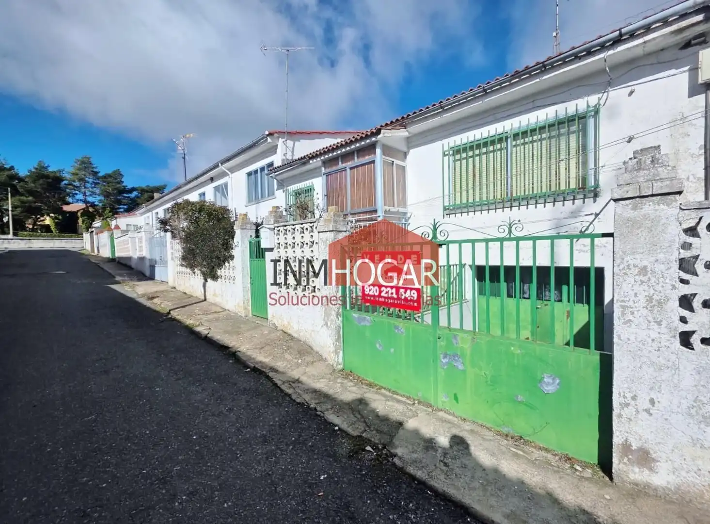 Vista exterior de Casa o xalet en venda en Herradón de Pinares, Ávila