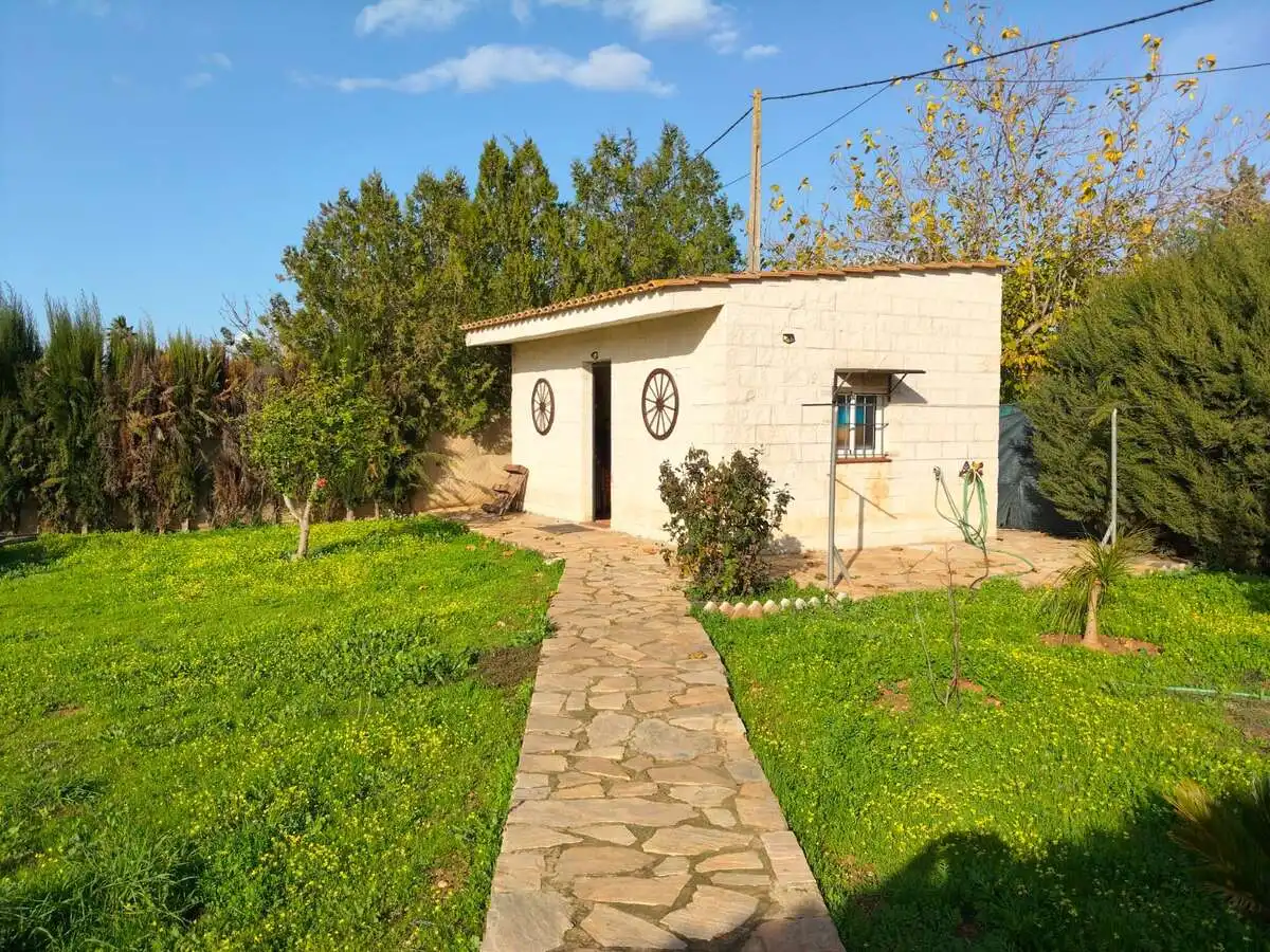 Vista exterior de Casa o xalet en venda en Sevilla amb Aire condicionat, Traster i Piscina