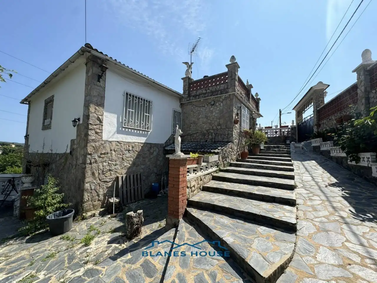 Casa amb jardí en venda a Calle Tuca 0
