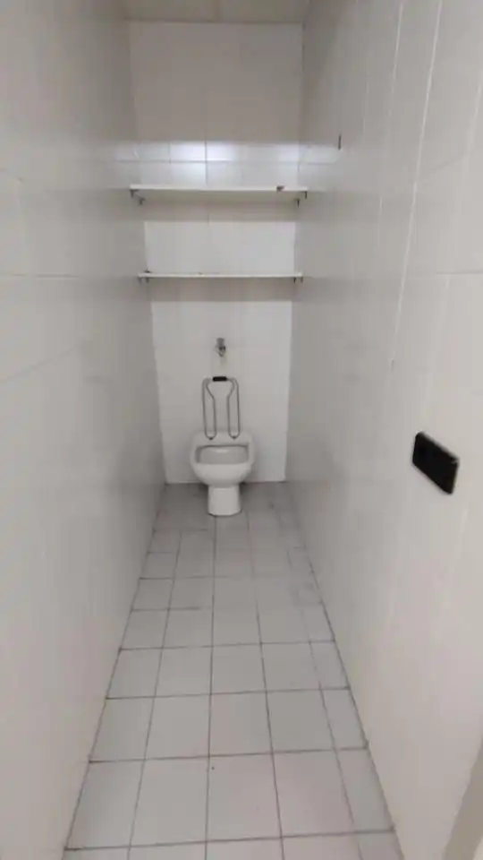 Badezimmer von Geschaftsraum zur Miete in Buñol