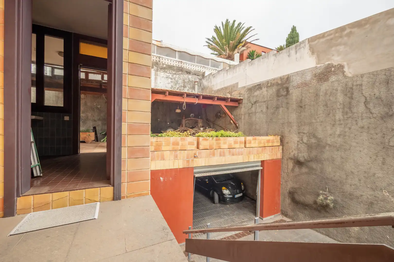 Vista exterior de Casa o xalet en venda en Las Palmas de Gran Canaria amb Aire condicionat, Jardí privat i Parquet