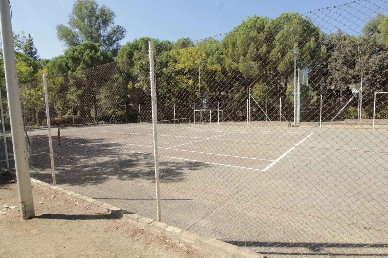 Parking de Casa o chalet en venta en El Castillo de las Guardas con Jardín privado, Trastero y Piscina