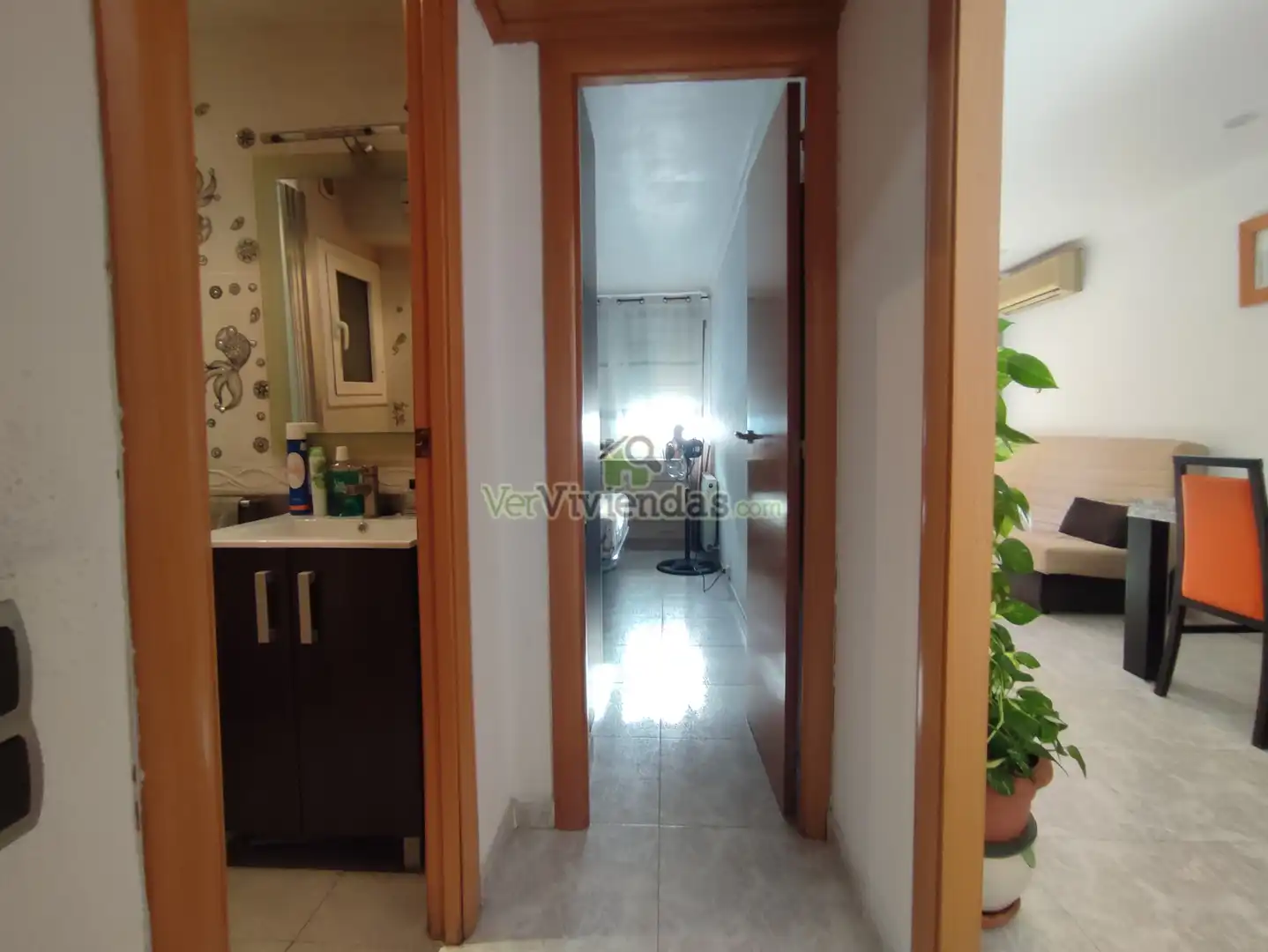 Flat for sale in Cornellà de Llobregat  with Air Conditioner, Heating and Oven