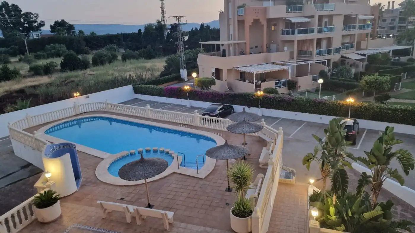 Piscina de Apartamento de alquiler en Dénia con Aire acondicionado, Calefacción y Jardín privado