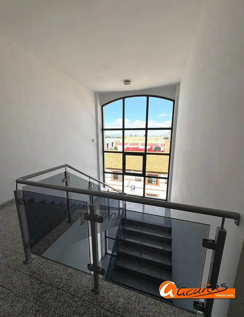 Oficina de lloguer a Zona de la Vega
