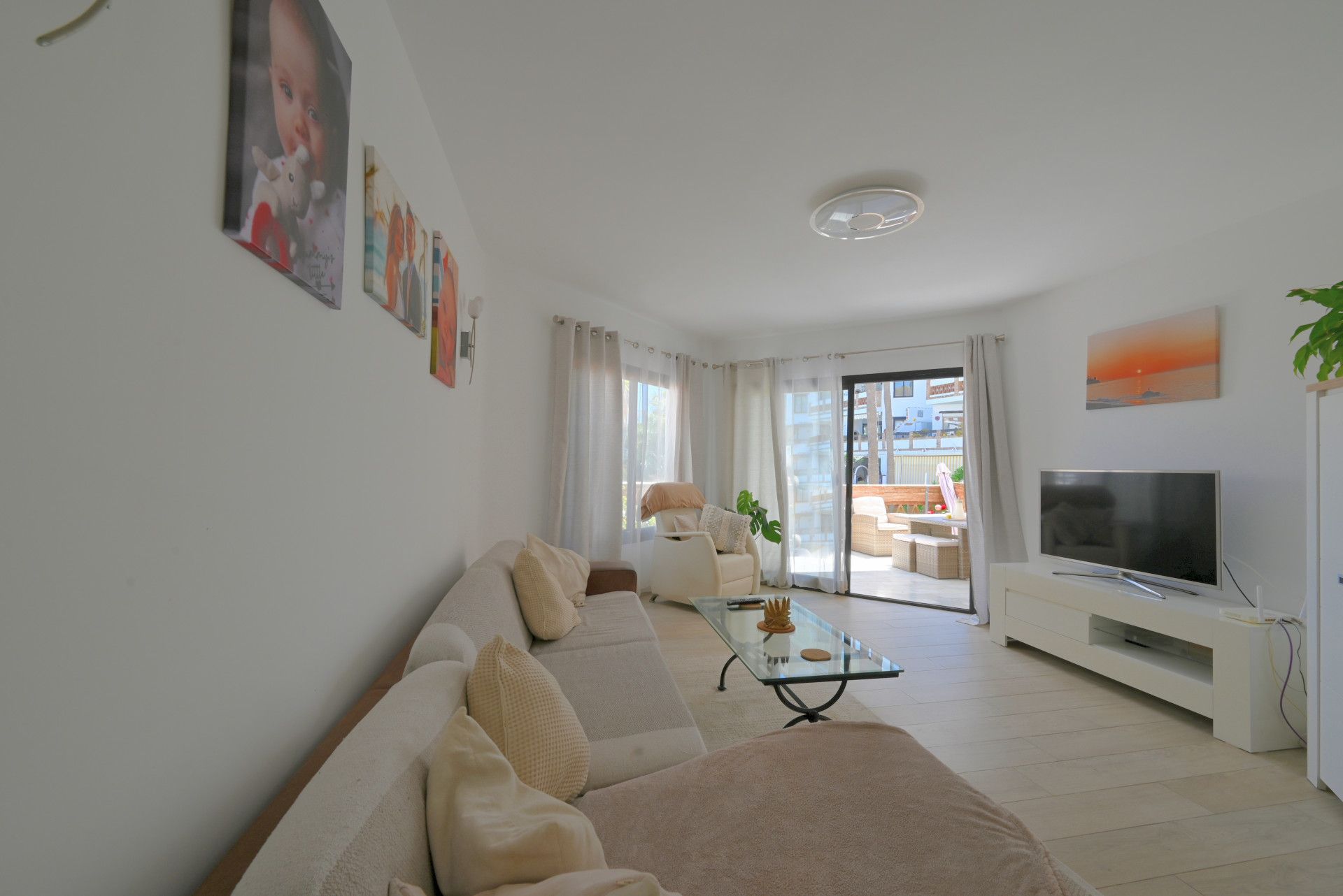 Sala d'estar de Apartament en venda en Mijas amb Aire condicionat, Terrassa i Traster