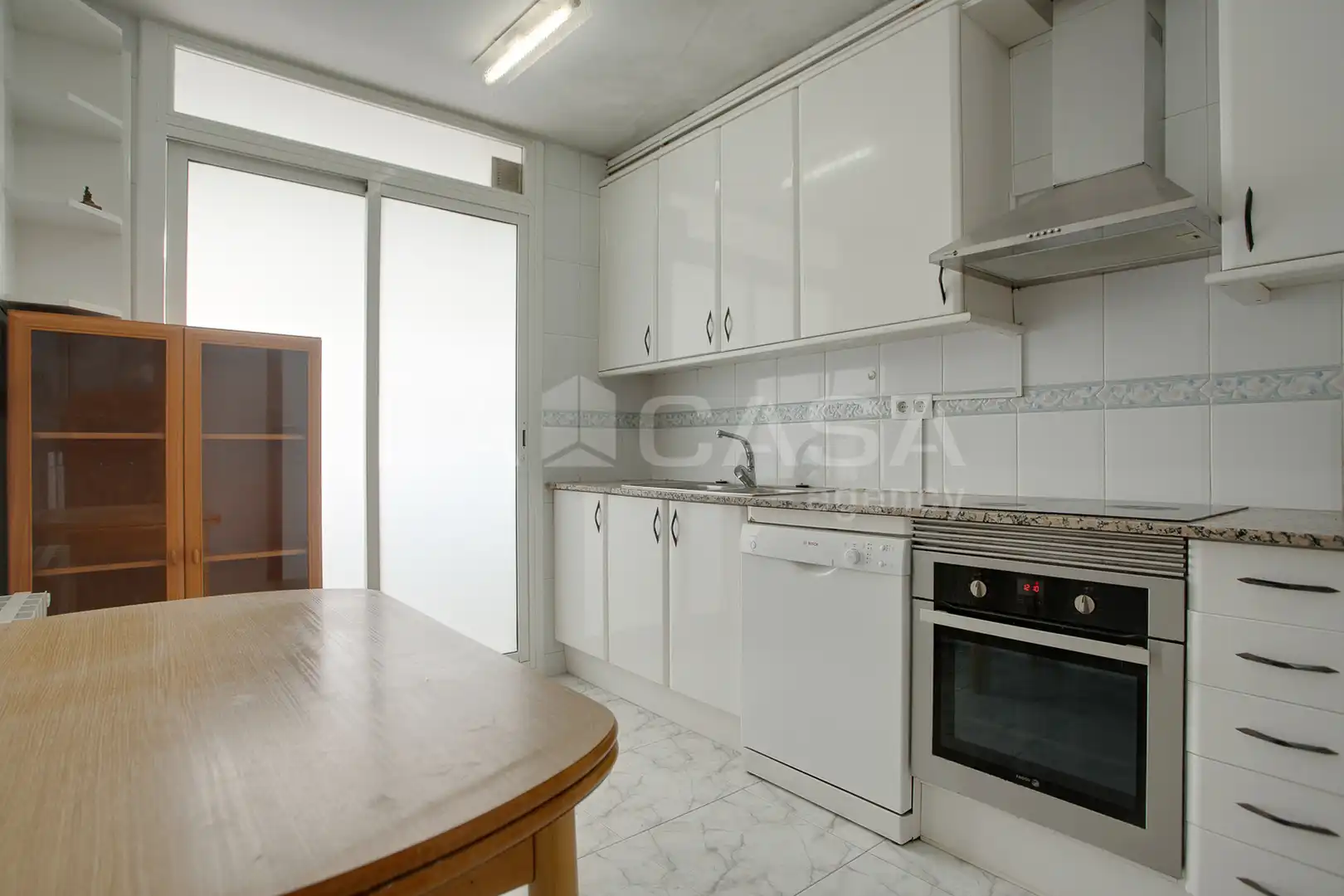 Cocina de Piso en venta en L'Hospitalet de Llobregat con Calefacción y Balcón