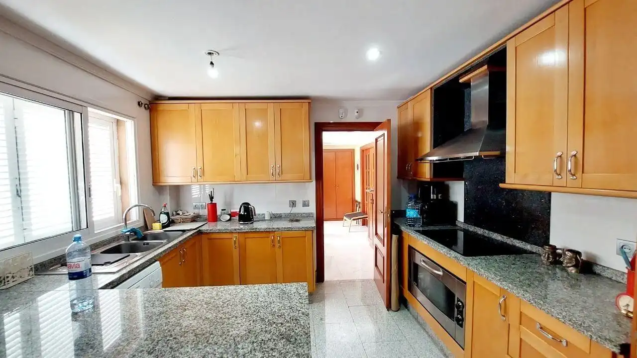 Cocina de Casa adosada en venta en Santiago del Teide con Trastero, Jacuzzi y Piscina comunitaria