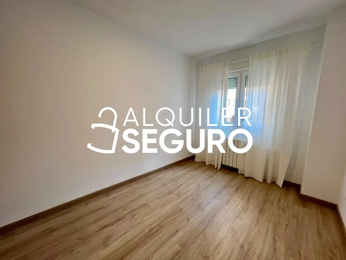 Habitación de Piso de alquiler en Madrid con Aire acondicionado, Calefacción y Piscina