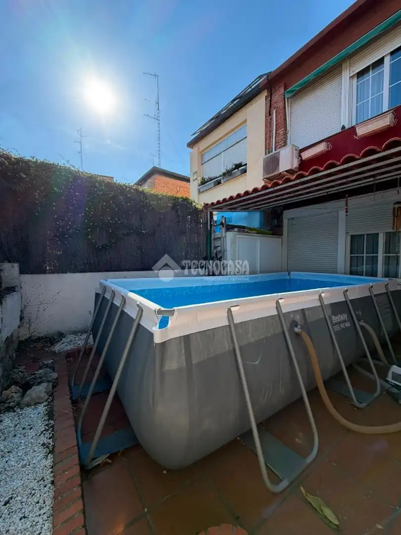 Swimming pool of Flat for sale in Madrid  with Heating