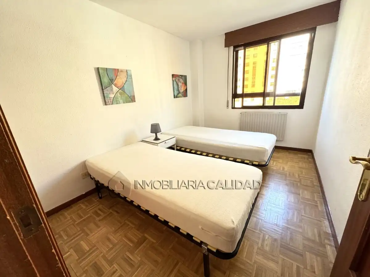 Habitación de Piso de alquiler en Burgos con Calefacción, Trastero y Amueblado
