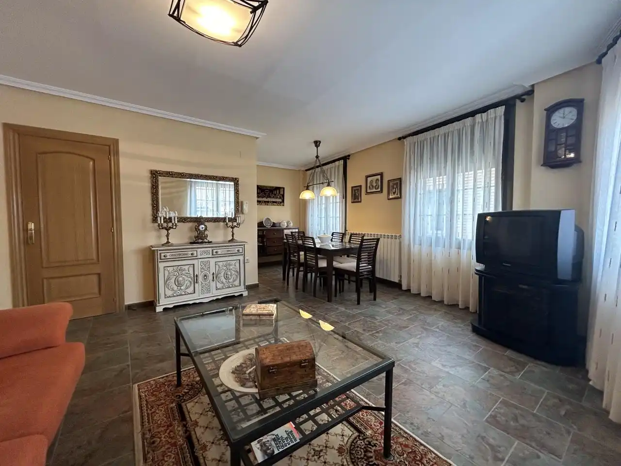 Sala d'estar de Casa o xalet en venda en Novallas amb Terrassa