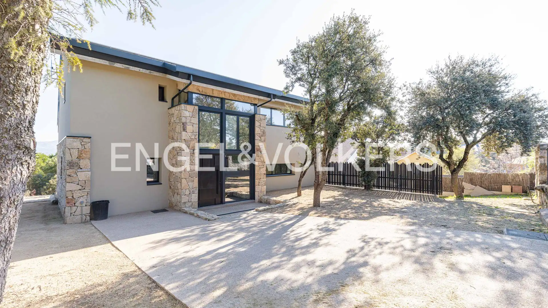 Vista exterior de Casa o xalet en venda en Galapagar amb Aire condicionat, Calefacció i Jardí privat