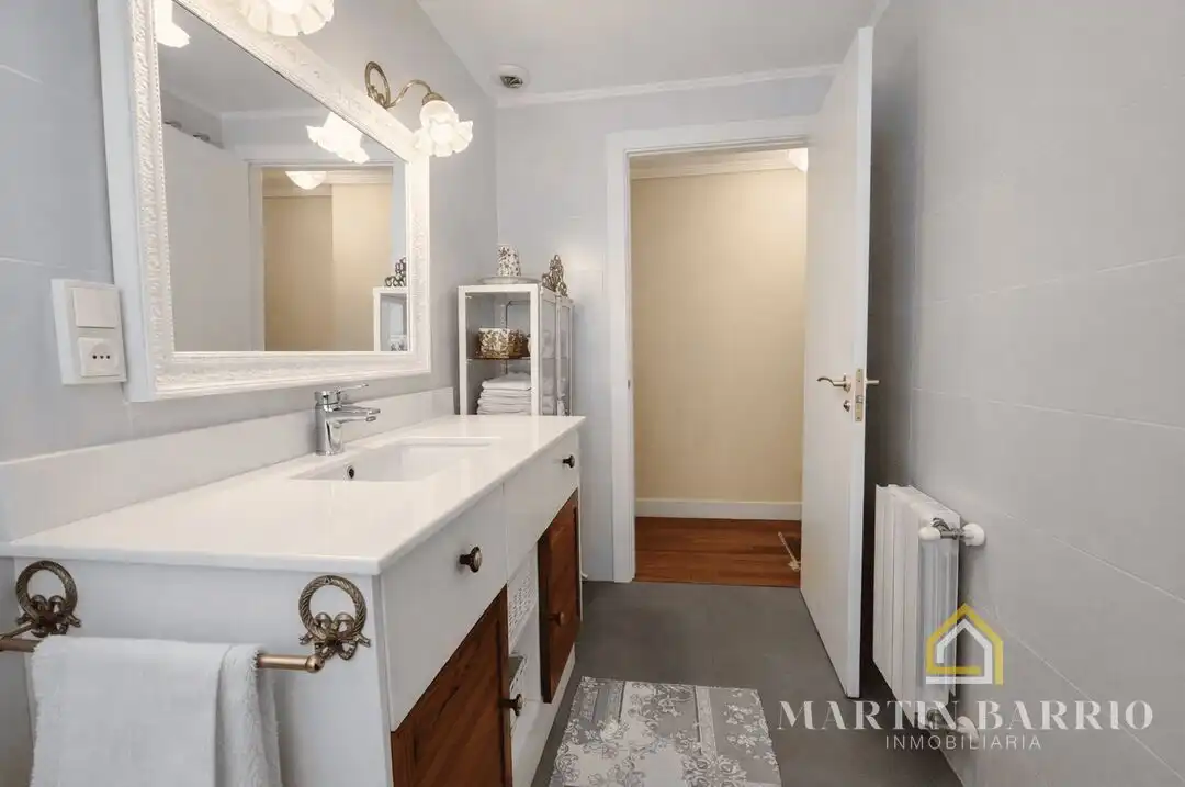 Baño de Piso en venta en Getxo  con Aire acondicionado, Calefacción y Jardín privado