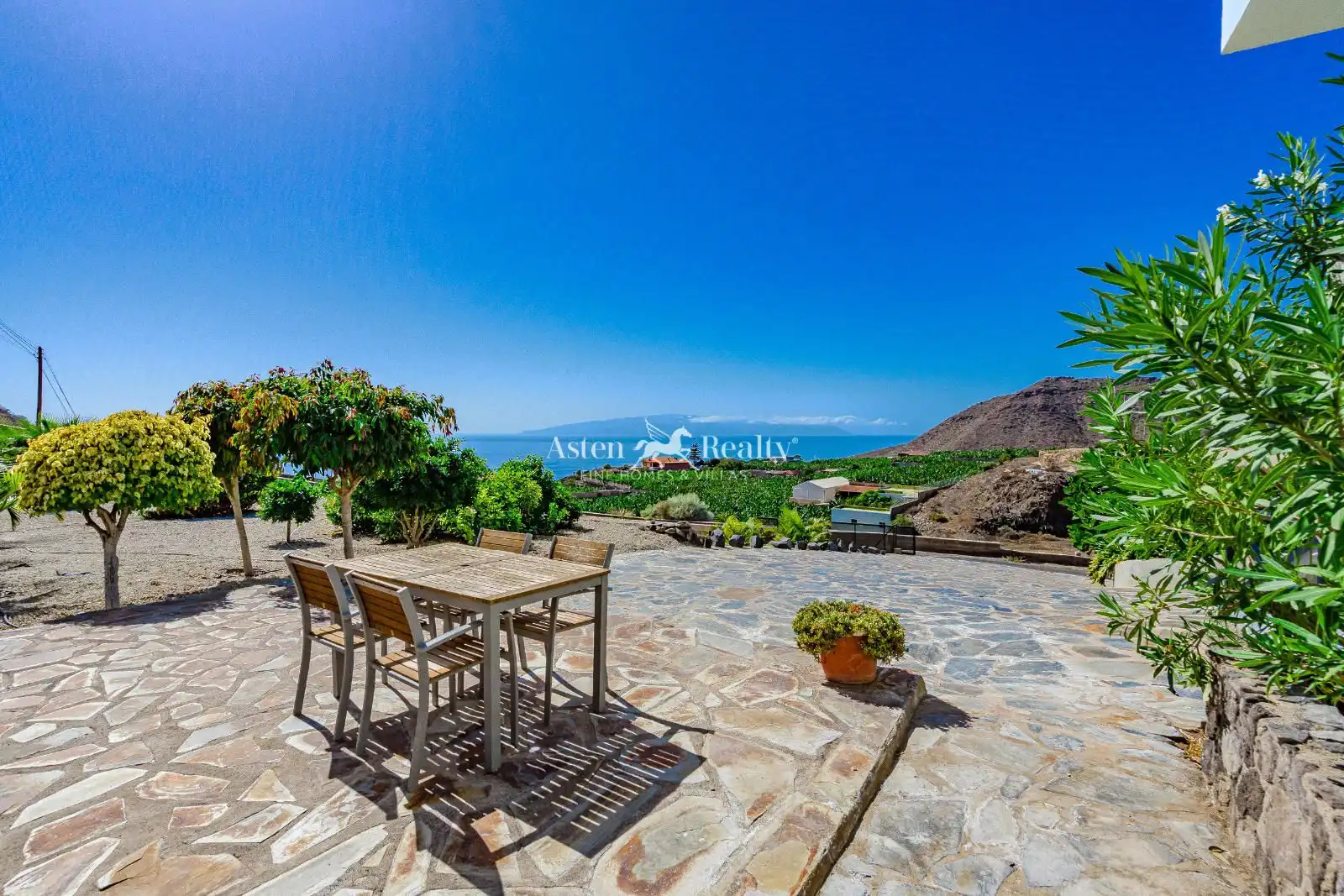 Vista exterior de Casa o chalet en venta en Santiago del Teide con Aire acondicionado, Terraza y Piscina