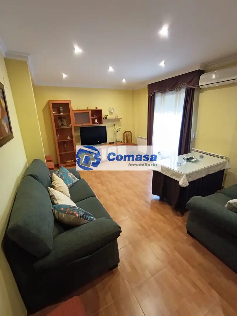 Piso con ascensor en venta en Martos, imagen 3