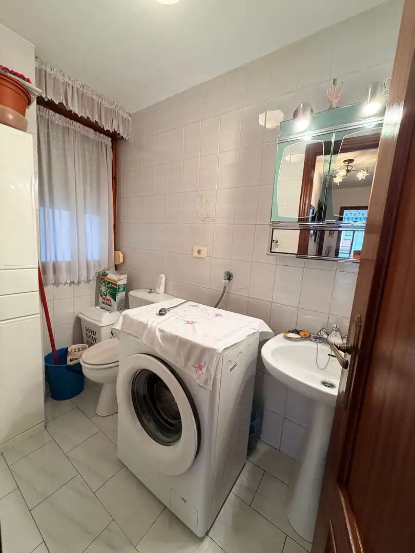 Bathroom of Flat for sale in Gijón   with Heating and Swimming Pool