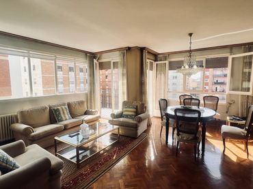 Piso con balcón en venta en HERRERO 48