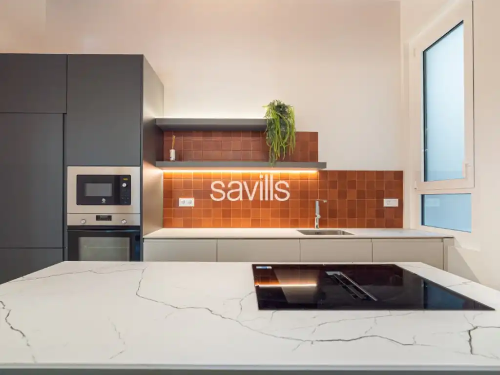 Cuina de Apartament en venda en Barcelona amb Aire condicionat, Calefacció i Forn
