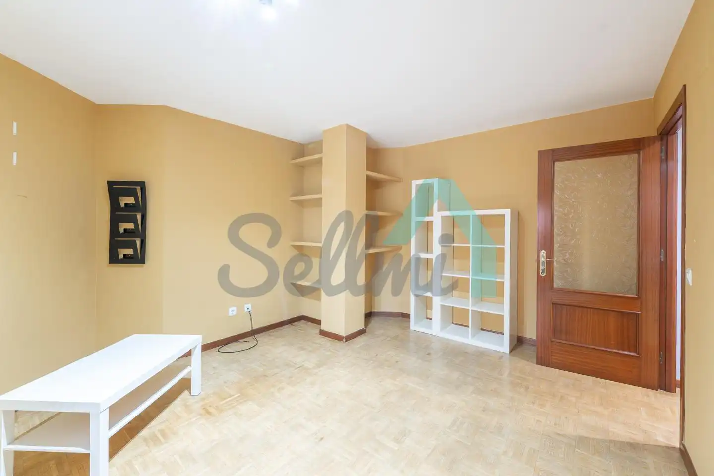 Living room of Flat for rent in Oviedo   with Heating, Parquet flooring and Furnished