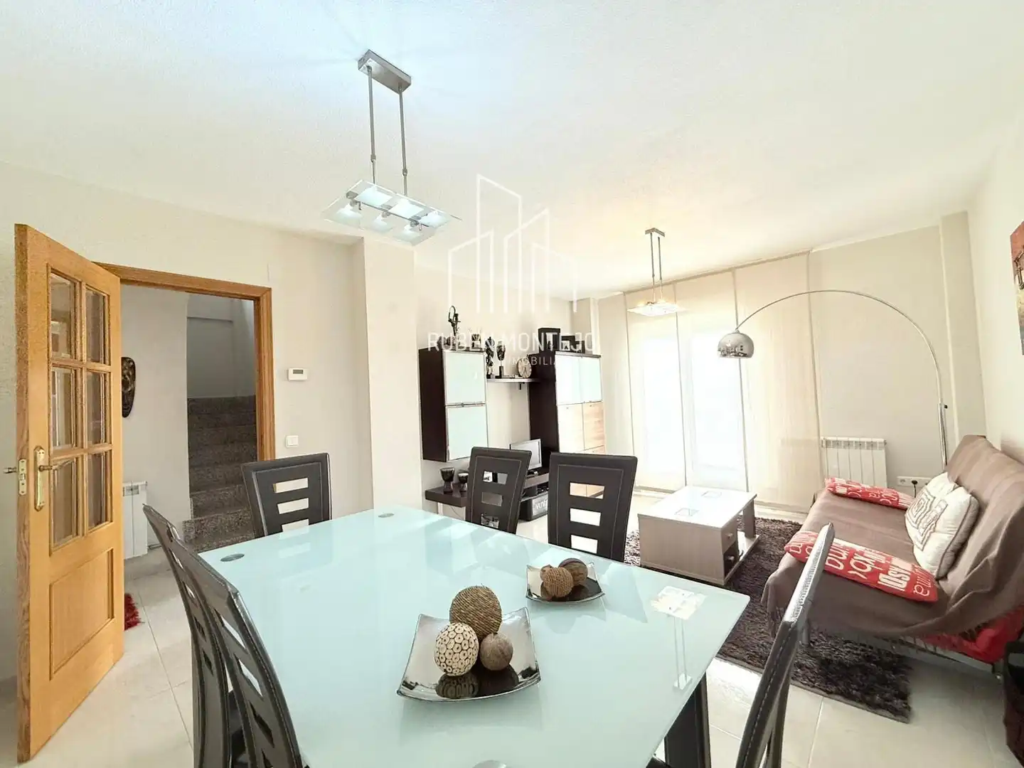 Esszimmer von Einfamilien-Reihenhaus zum Verkauf in Matilla de los Caños del Río mit Heizung, Privatgarten und Terrasse