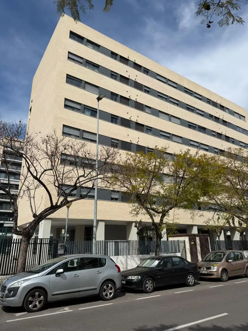 Vista exterior de Pis en venda en Castellón de la Plana / Castelló de la Plana amb Traster, Balcó i Piscina comunitària