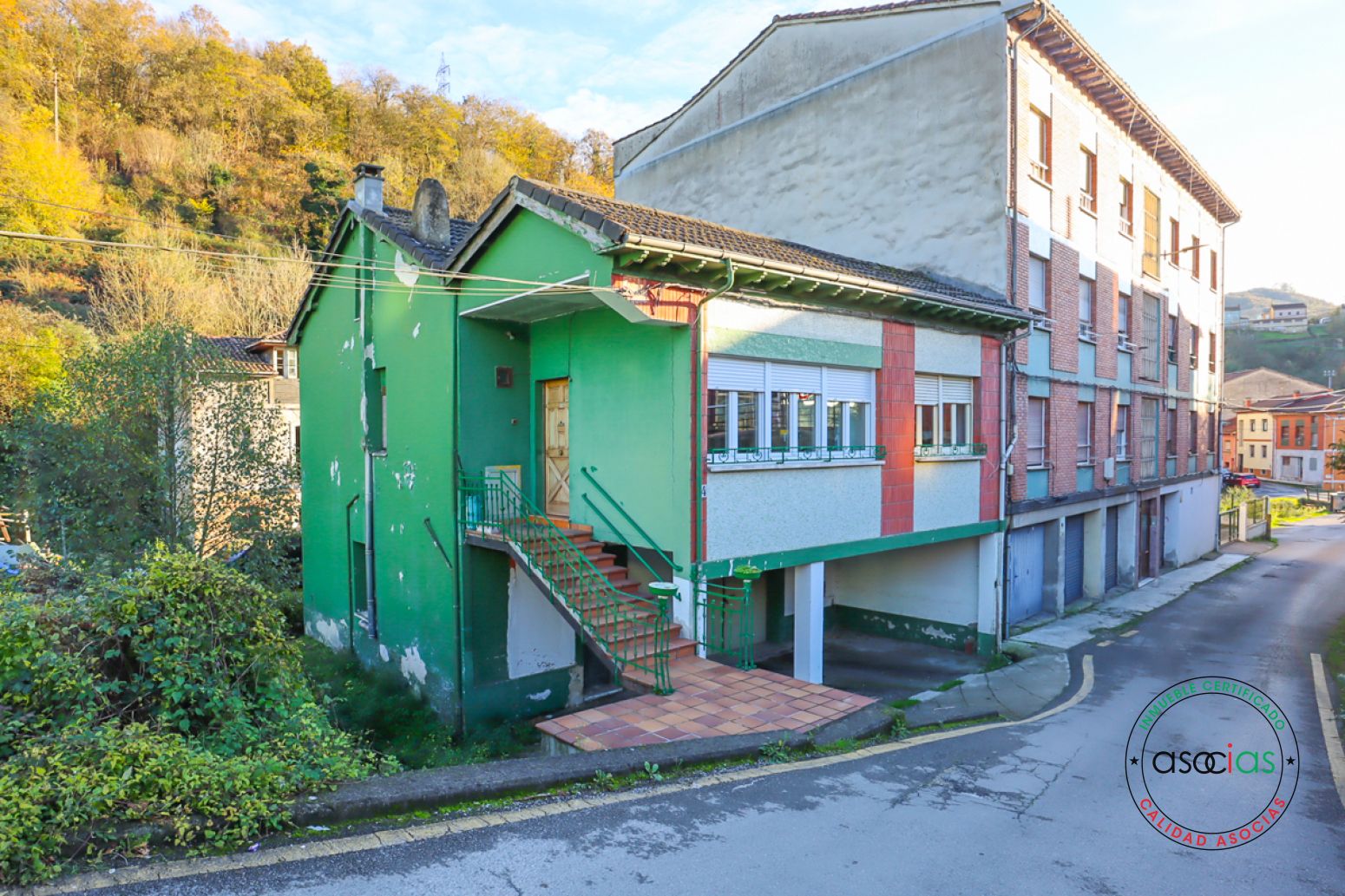Vista exterior de Casa o xalet en venda en Langreo amb Calefacció, Traster i Moblat